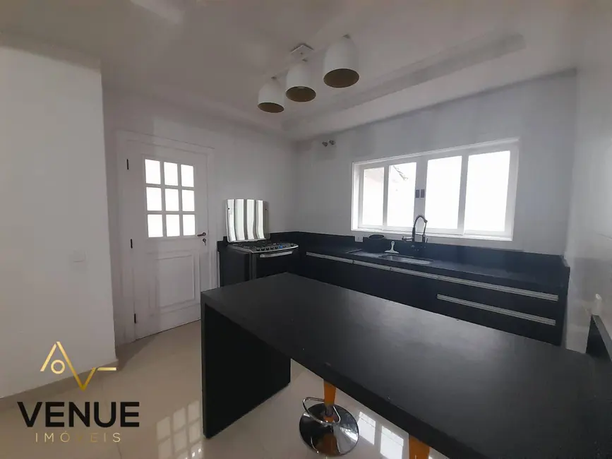 Casa de Condomínio com 3 quartos à venda, 300m2 em Perová, Aruja - SP - imagem 6 Foto 6 de Casa de Condomínio com 3 quartos à venda, 300m2 em Perová, Aruja - SP