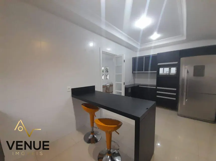 Casa de Condomínio com 3 quartos à venda, 300m2 em Perová, Aruja - SP - imagem 7 Foto 7 de Casa de Condomínio com 3 quartos à venda, 300m2 em Perová, Aruja - SP