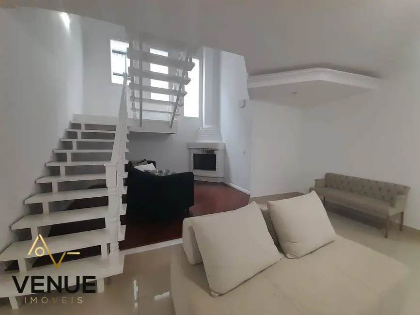 Casa de Condomínio com 3 quartos à venda, 300m2 em Perová, Aruja - SP - imagem 5 Foto 5 de Casa de Condomínio com 3 quartos à venda, 300m2 em Perová, Aruja - SP