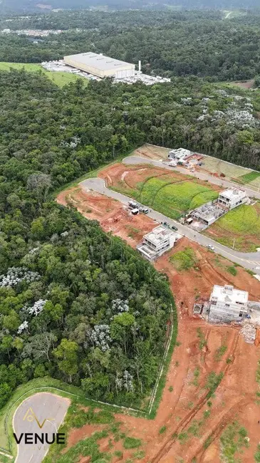 Foto 1 de Terreno / Lote à venda, 300m2 em Aruja - SP