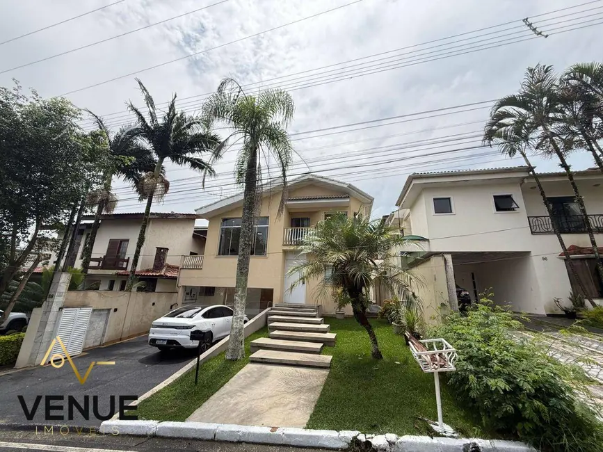 Foto 2 de Casa de Condomínio com 3 quartos para alugar, 300m2 em Perová, Aruja - SP