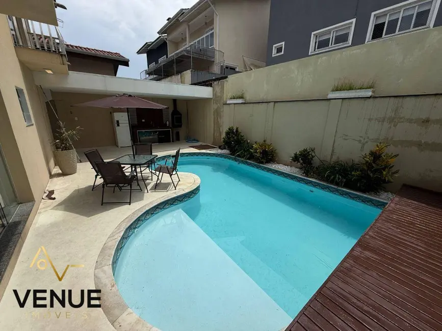 Foto 1 de Casa de Condomínio com 3 quartos para alugar, 300m2 em Perová, Aruja - SP