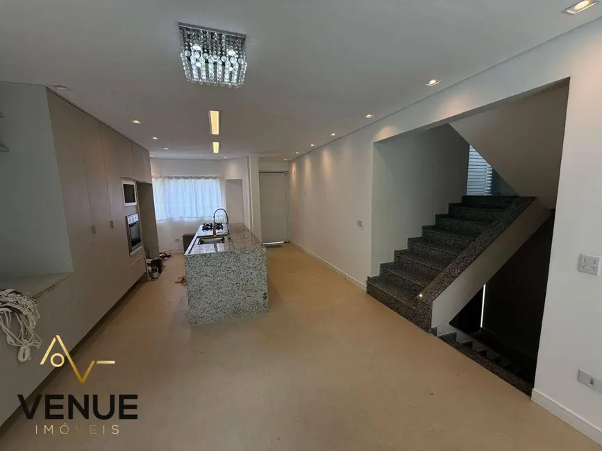 Foto 3 de Casa de Condomínio com 3 quartos para alugar, 300m2 em Perová, Aruja - SP