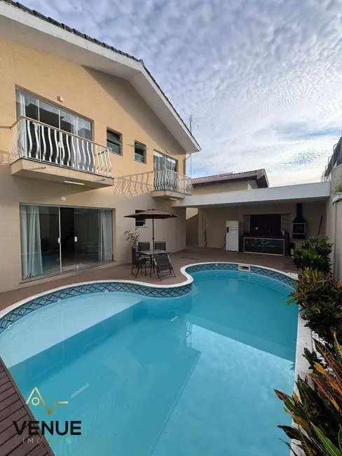 Foto 1 de Casa de Condomínio com 4 quartos para alugar, 300m2 em Perová, Aruja - SP