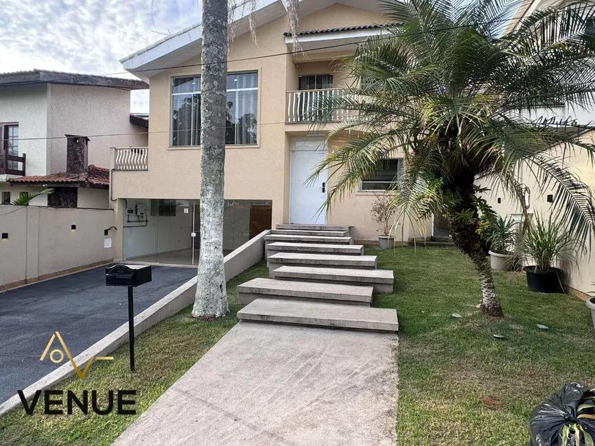 Foto 2 de Casa de Condomínio com 4 quartos para alugar, 300m2 em Perová, Aruja - SP