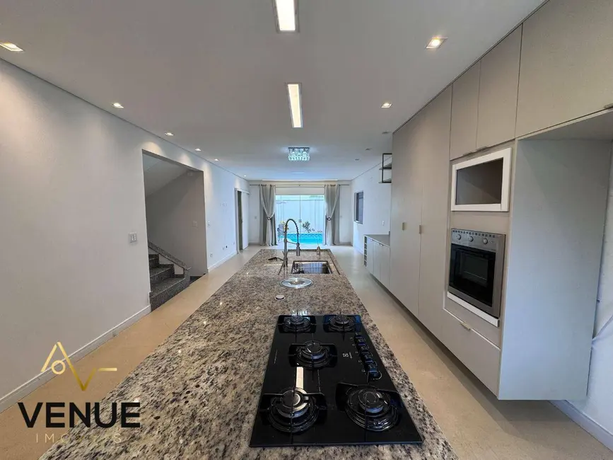 Foto 4 de Casa de Condomínio com 4 quartos para alugar, 300m2 em Perová, Aruja - SP