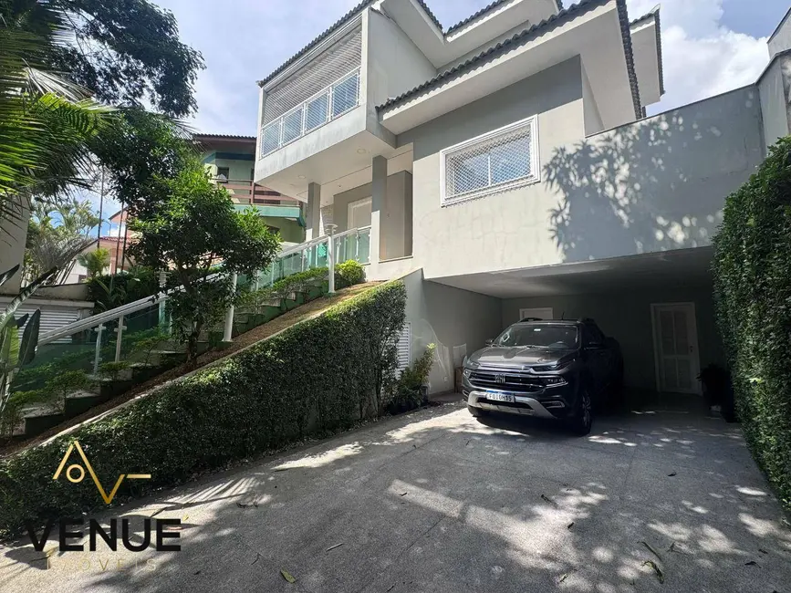 Foto 2 de Casa de Condomínio com 4 quartos para alugar, 300m2 em Perová, Aruja - SP