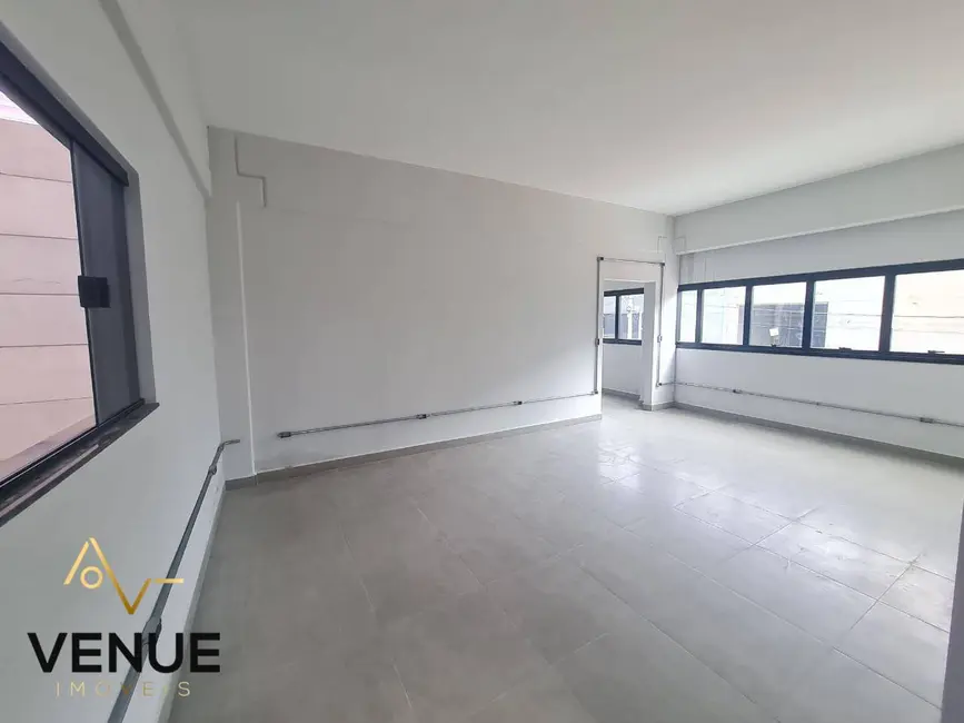 Armazém / Galpão para alugar, 1560m2 em Portão, Aruja - SP - imagem 5 Foto 5 de Armazém / Galpão para alugar, 1560m2 em Portão, Aruja - SP
