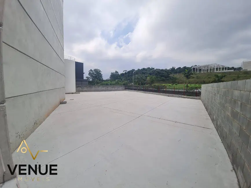 Armazém / Galpão para alugar, 1560m2 em Portão, Aruja - SP - imagem 3 Foto 3 de Armazém / Galpão para alugar, 1560m2 em Portão, Aruja - SP