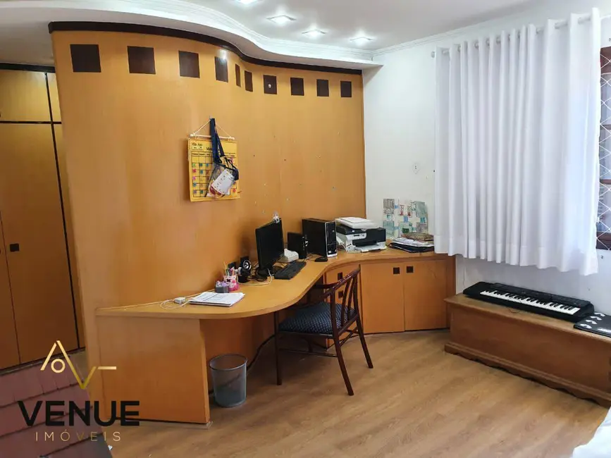 Casa de Condomínio com 4 quartos à venda, 3000m2 em Arujázinho IV, Aruja - SP - imagem 4 Foto 4 de Casa de Condomínio com 4 quartos à venda, 3000m2 em Arujázinho IV, Aruja - SP