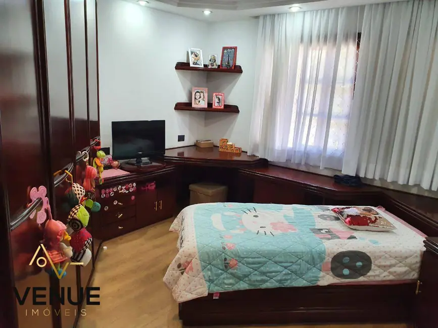 Casa de Condomínio com 4 quartos à venda, 3000m2 em Arujázinho IV, Aruja - SP - imagem 5 Foto 5 de Casa de Condomínio com 4 quartos à venda, 3000m2 em Arujázinho IV, Aruja - SP