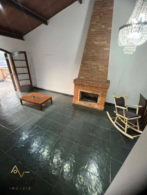 Casa de Condomínio com 3 quartos para alugar, 300m2 em Caputera, Aruja - SP - imagem 2 Foto 2 de Casa de Condomínio com 3 quartos para alugar, 300m2 em Caputera, Aruja - SP