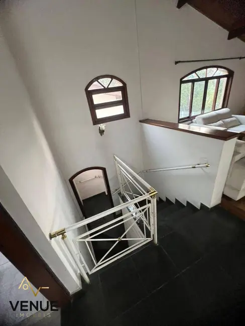 Casa de Condomínio com 3 quartos para alugar, 300m2 em Caputera, Aruja - SP - imagem 8 Foto 8 de Casa de Condomínio com 3 quartos para alugar, 300m2 em Caputera, Aruja - SP
