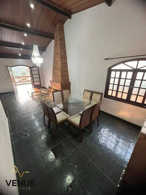 Casa de Condomínio com 3 quartos para alugar, 300m2 em Caputera, Aruja - SP - imagem 3 Foto 3 de Casa de Condomínio com 3 quartos para alugar, 300m2 em Caputera, Aruja - SP