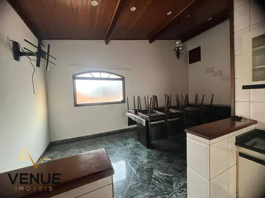 Casa de Condomínio com 3 quartos para alugar, 300m2 em Caputera, Aruja - SP - imagem 9 Foto 9 de Casa de Condomínio com 3 quartos para alugar, 300m2 em Caputera, Aruja - SP