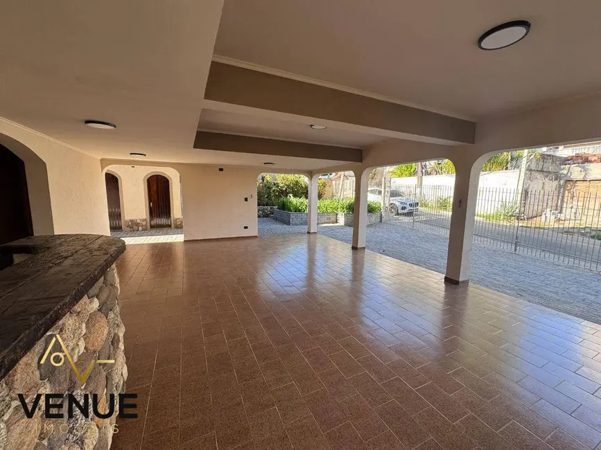 Casa de Condomínio com 4 quartos para alugar, 516m2 em Arujázinho IV, Aruja - SP - imagem 4 Foto 4 de Casa de Condomínio com 4 quartos para alugar, 516m2 em Arujázinho IV, Aruja - SP
