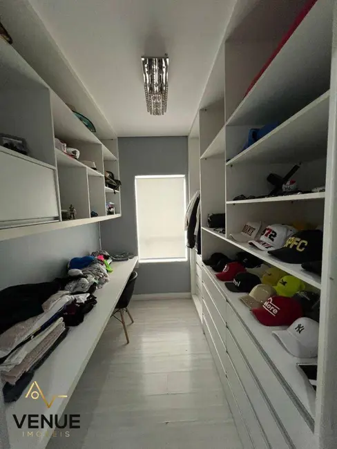 Foto 2 de Casa de Condomínio com 4 quartos à venda, 900m2 em Jardim Imperial Hills III, Aruja - SP