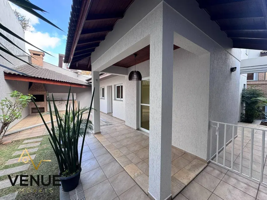 Casa de Condomínio com 3 quartos à venda, 300m2 em Perová, Aruja - SP - imagem 3 Foto 3 de Casa de Condomínio com 3 quartos à venda, 300m2 em Perová, Aruja - SP