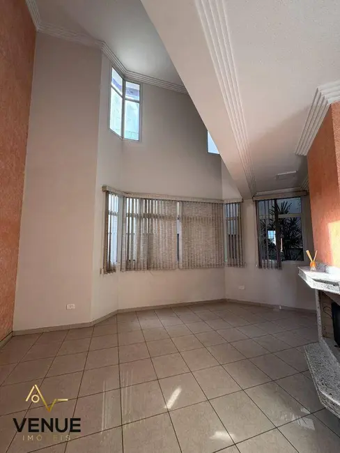 Casa de Condomínio com 3 quartos à venda, 300m2 em Perová, Aruja - SP - imagem 7 Foto 7 de Casa de Condomínio com 3 quartos à venda, 300m2 em Perová, Aruja - SP