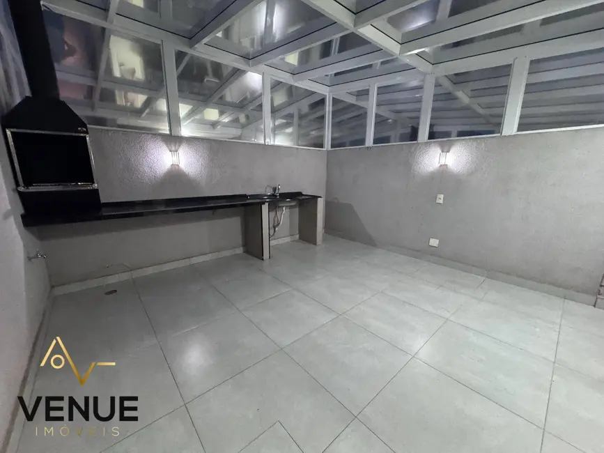 Sobrado com 2 quartos para alugar, 56m2 em Centro, Aruja - SP - imagem 3 Foto 3 de Sobrado com 2 quartos para alugar, 56m2 em Centro, Aruja - SP