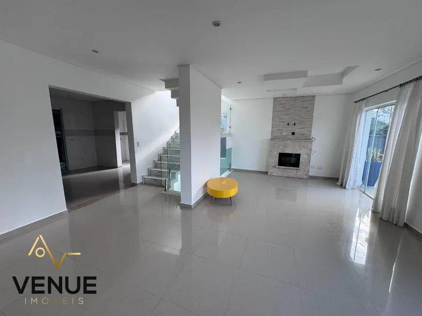 Foto 2 de Sobrado com 3 quartos à venda, 300m2 em Residencial Real Park, Aruja - SP
