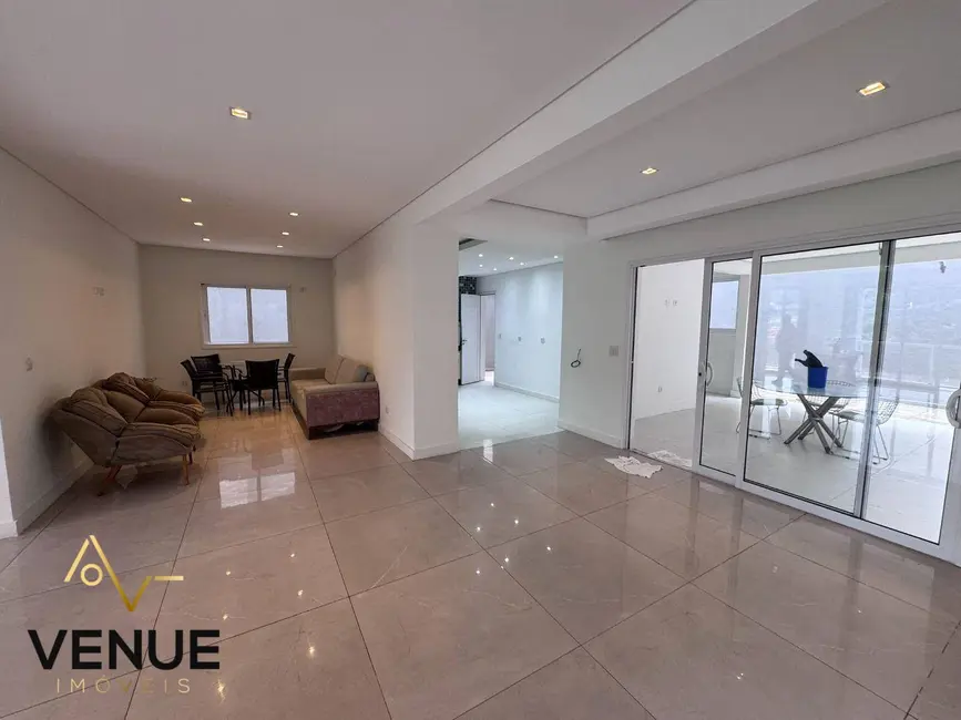Foto 5 de Casa de Condomínio com 7 quartos à venda e para alugar, 420m2 em Residencial Real Park, Aruja - SP
