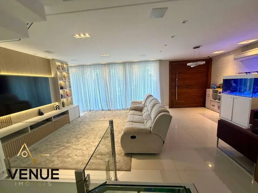 Foto 1 de Casa de Condomínio com 4 quartos à venda, 300m2 em Perová, Aruja - SP