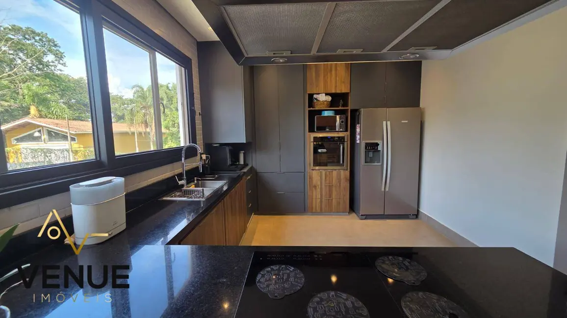 Casa de Condomínio com 3 quartos à venda, 5000m2 em Canjicas, Aruja - SP - imagem 3 Foto 3 de Casa de Condomínio com 3 quartos à venda, 5000m2 em Canjicas, Aruja - SP