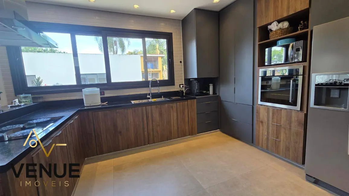 Casa de Condomínio com 3 quartos à venda, 5000m2 em Canjicas, Aruja - SP - imagem 6 Foto 6 de Casa de Condomínio com 3 quartos à venda, 5000m2 em Canjicas, Aruja - SP
