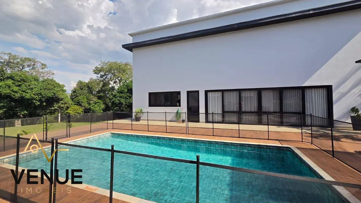 Casa de Condomínio com 3 quartos à venda, 5000m2 em Canjicas, Aruja - SP - imagem 2 Foto 2 de Casa de Condomínio com 3 quartos à venda, 5000m2 em Canjicas, Aruja - SP