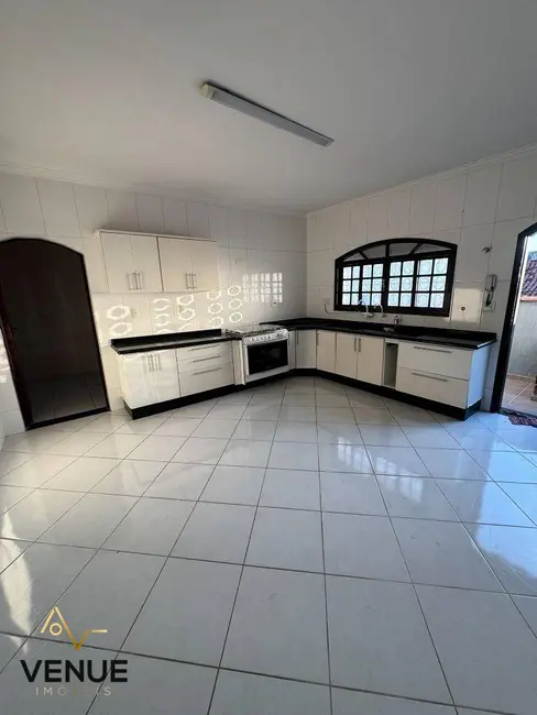 Sobrado com 3 quartos para alugar, 250m2 em Parque Guarani, São Paulo - SP - imagem 6 Foto 6 de Sobrado com 3 quartos para alugar, 250m2 em Parque Guarani, São Paulo - SP