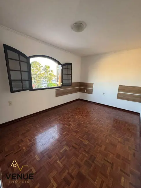 Sobrado com 3 quartos para alugar, 250m2 em Parque Guarani, São Paulo - SP - imagem 7 Foto 7 de Sobrado com 3 quartos para alugar, 250m2 em Parque Guarani, São Paulo - SP