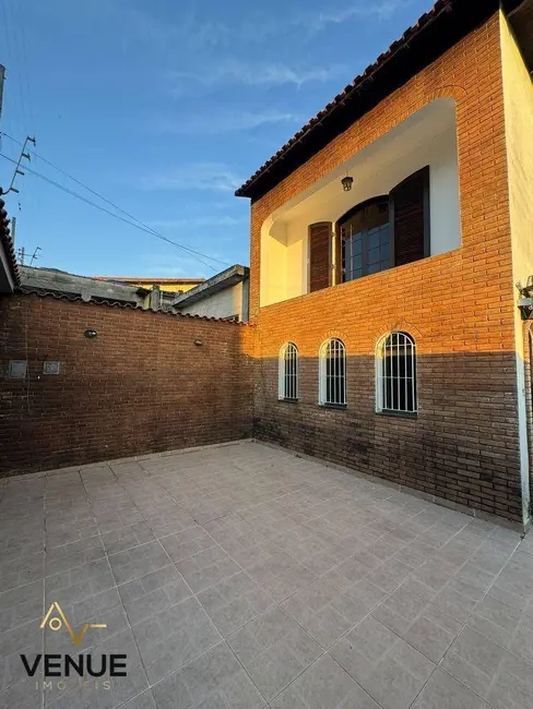 Sobrado com 3 quartos para alugar, 250m2 em Parque Guarani, São Paulo - SP - imagem 3 Foto 3 de Sobrado com 3 quartos para alugar, 250m2 em Parque Guarani, São Paulo - SP