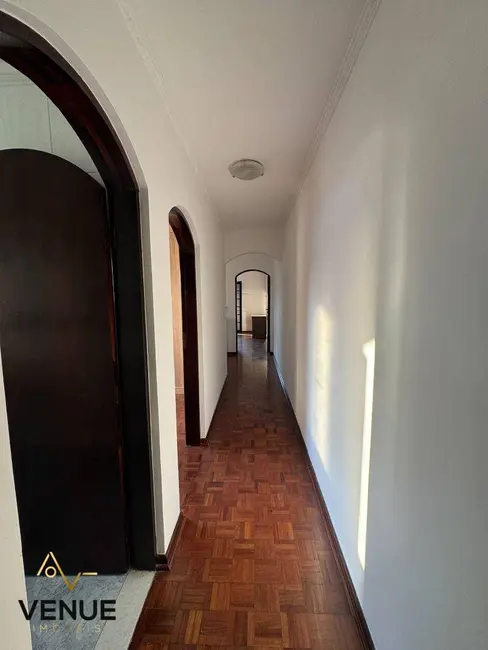 Sobrado com 3 quartos para alugar, 250m2 em Parque Guarani, São Paulo - SP - imagem 8 Foto 8 de Sobrado com 3 quartos para alugar, 250m2 em Parque Guarani, São Paulo - SP