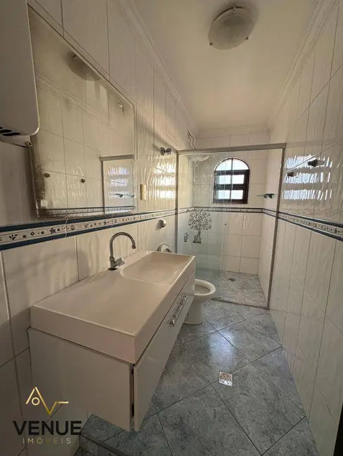 Sobrado com 3 quartos para alugar, 250m2 em Parque Guarani, São Paulo - SP - imagem 9 Foto 9 de Sobrado com 3 quartos para alugar, 250m2 em Parque Guarani, São Paulo - SP