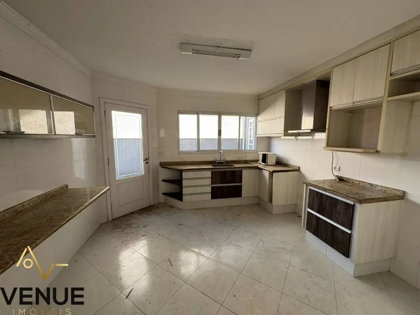 Foto 3 de Casa de Condomínio com 3 quartos à venda, 300m2 em Perová, Aruja - SP