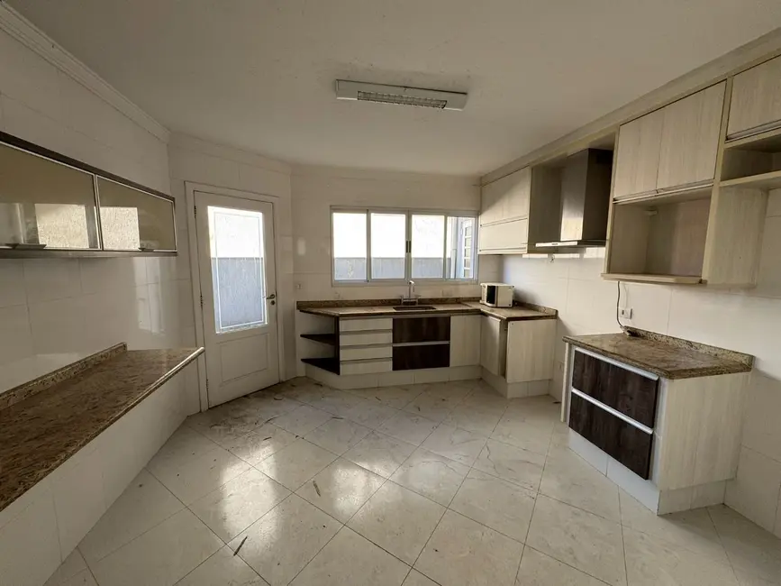 Foto 3 de Casa de Condomínio com 3 quartos à venda, 300m2 em Perová, Aruja - SP