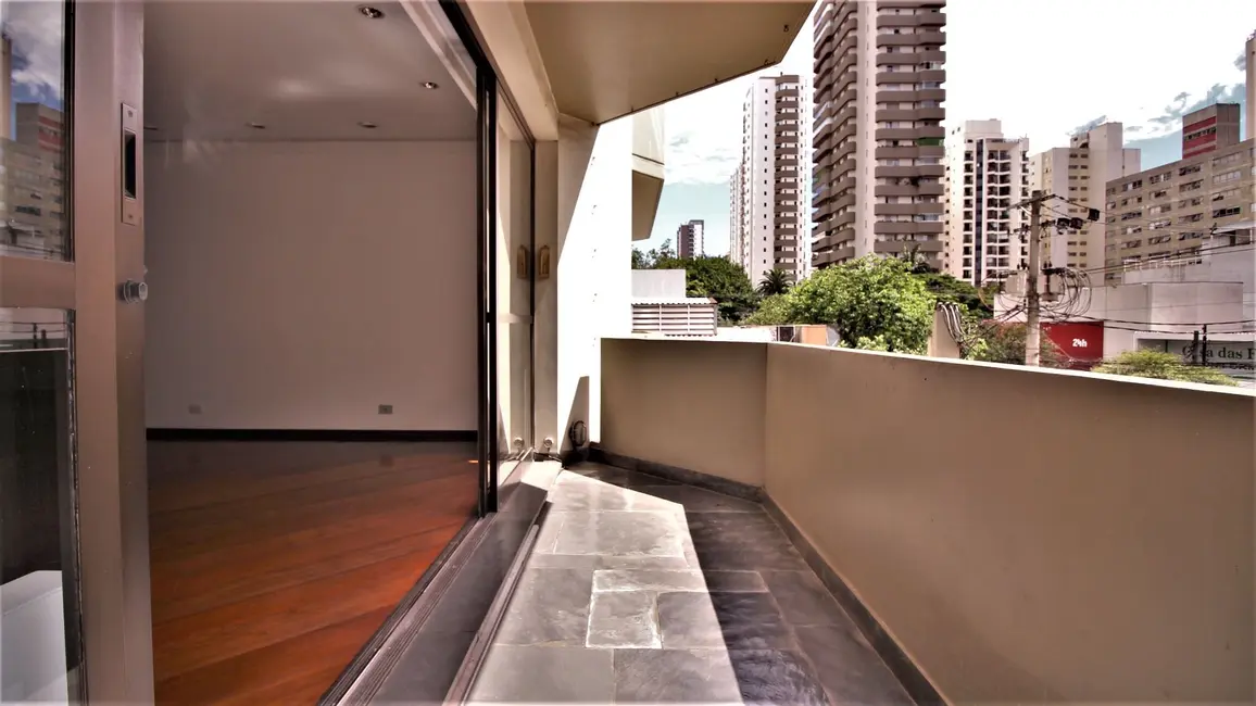 Apartamento com 3 quartos para alugar, 269m2 em Indianópolis, São Paulo - SP - imagem 8 Foto 8 de Apartamento com 3 quartos para alugar, 269m2 em Indianópolis, São Paulo - SP