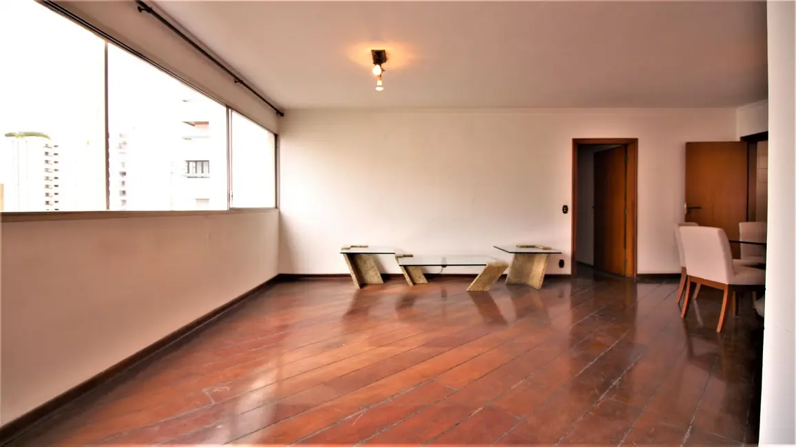 Apartamento com 4 quartos à venda, 146m2 em Moema, São Paulo - SP - imagem 3 Foto 3 de Apartamento com 4 quartos à venda, 146m2 em Moema, São Paulo - SP