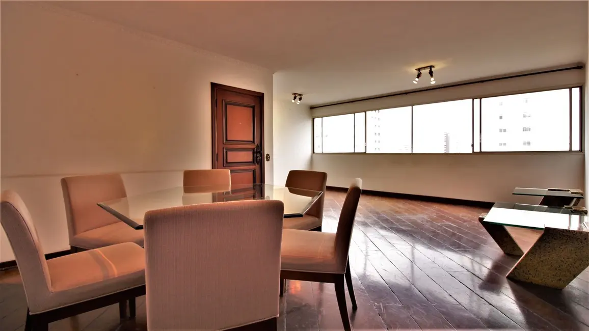 Apartamento com 4 quartos à venda, 146m2 em Moema, São Paulo - SP - imagem 4 Foto 4 de Apartamento com 4 quartos à venda, 146m2 em Moema, São Paulo - SP