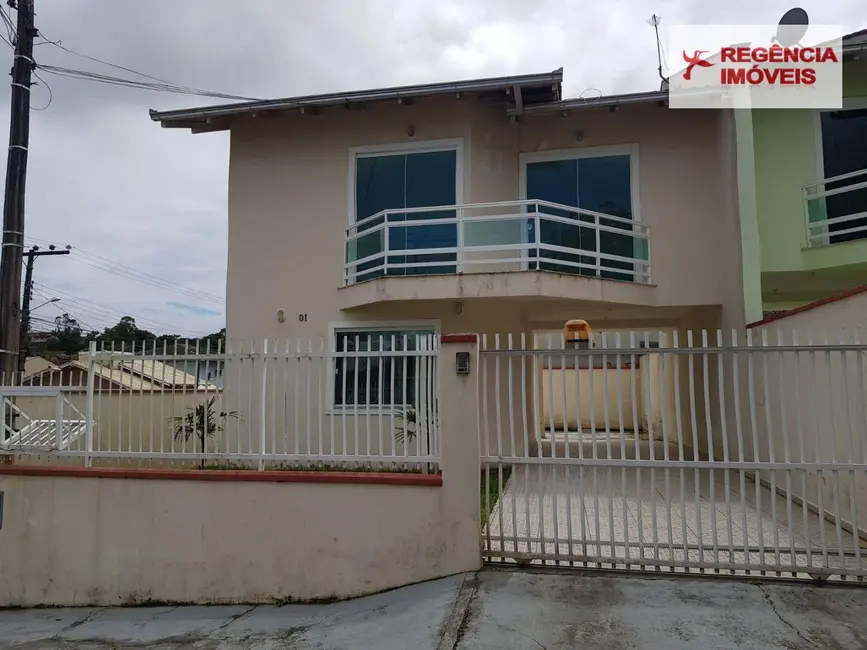 Foto 2 de Sobrado com 3 quartos para alugar, 360m2 em Sao Francisco Do Sul - SC