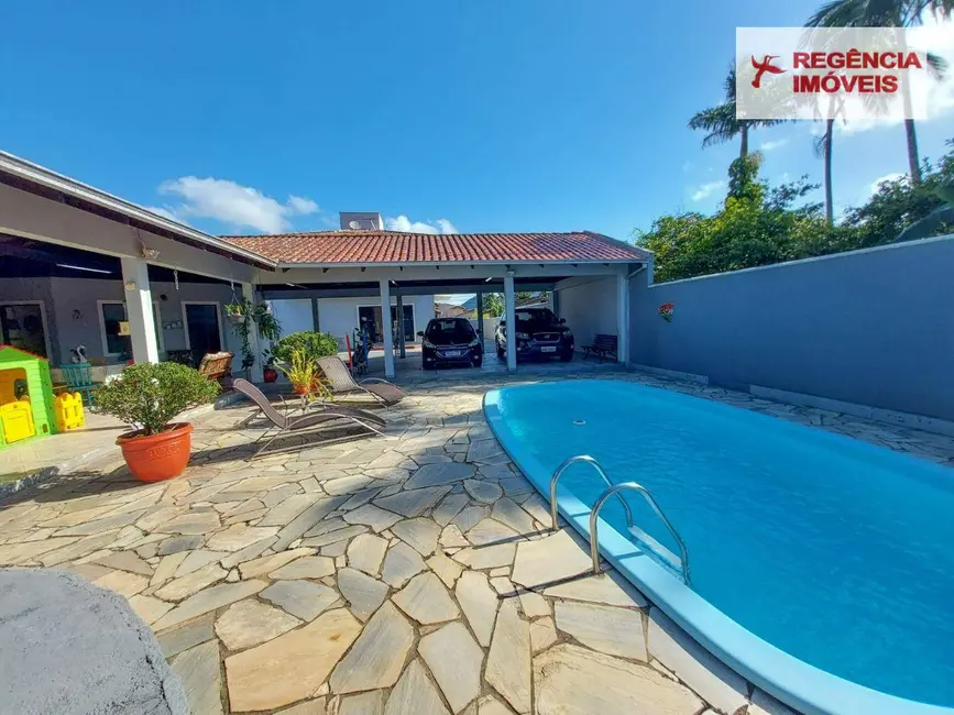 Casa com 4 quartos à venda, 750m2 em Sao Francisco Do Sul - SC - imagem 3 Foto 3 de Casa com 4 quartos à venda, 750m2 em Sao Francisco Do Sul - SC