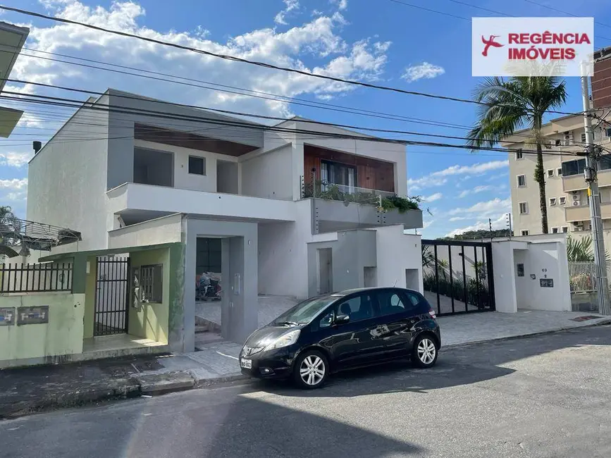 Foto 5 de Casa de Condomínio com 3 quartos à venda, 220m2 em Santo Antônio, Joinville - SC