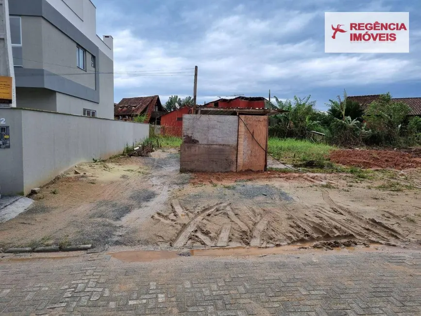 Foto 1 de Terreno / Lote à venda, 360m2 em Sao Francisco Do Sul - SC