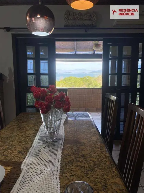 Foto 9 de Casa com 3 quartos para alugar, 230m2 em Sao Francisco Do Sul - SC