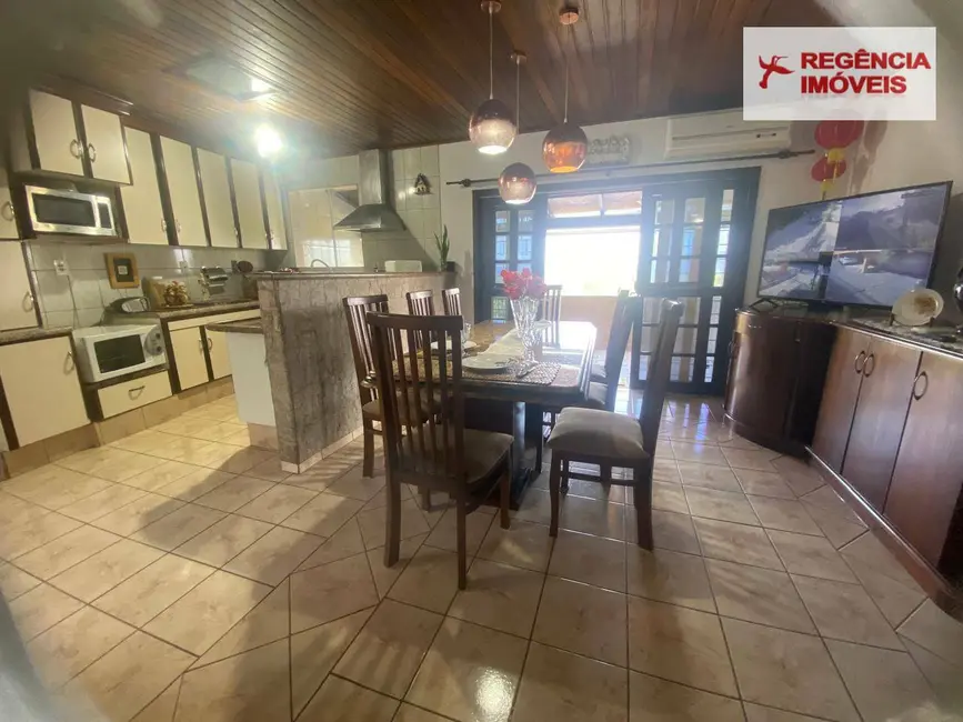 Foto 5 de Casa com 3 quartos para alugar, 230m2 em Sao Francisco Do Sul - SC