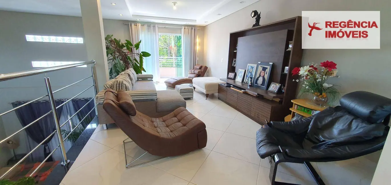 Casa com 3 quartos à venda, 250m2 em Sao Francisco Do Sul - SC - imagem 5 Foto 5 de Casa com 3 quartos à venda, 250m2 em Sao Francisco Do Sul - SC