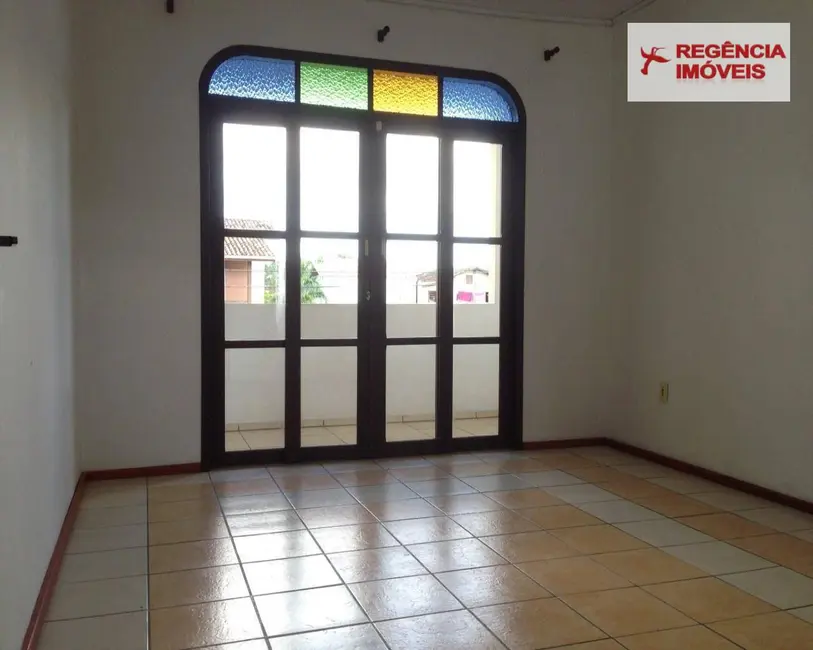 Foto 2 de Sobrado com 5 quartos à venda, 302m2 em Sao Francisco Do Sul - SC