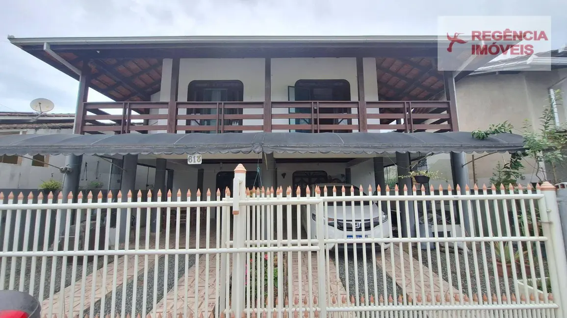 Casa com 4 quartos à venda, 206m2 em Sao Francisco Do Sul - SC - imagem 4 Foto 4 de Casa com 4 quartos à venda, 206m2 em Sao Francisco Do Sul - SC