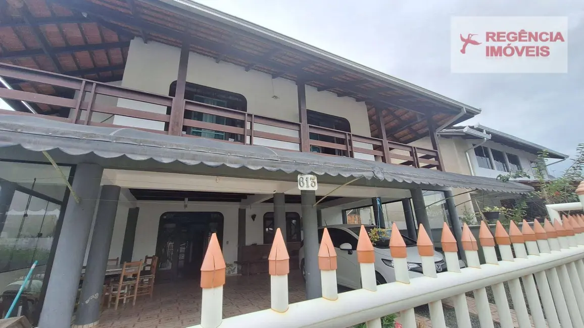 Casa com 4 quartos à venda, 206m2 em Sao Francisco Do Sul - SC - imagem 5 Foto 5 de Casa com 4 quartos à venda, 206m2 em Sao Francisco Do Sul - SC